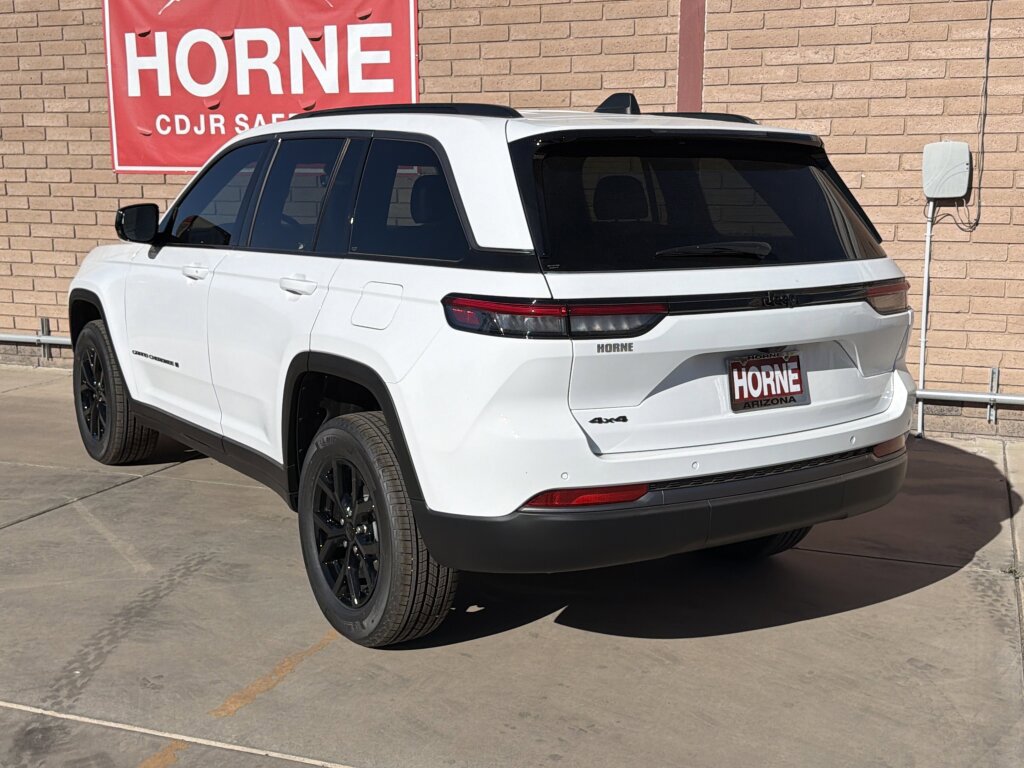 New 2026 Jeep Grand Cherokee Altitude image 3