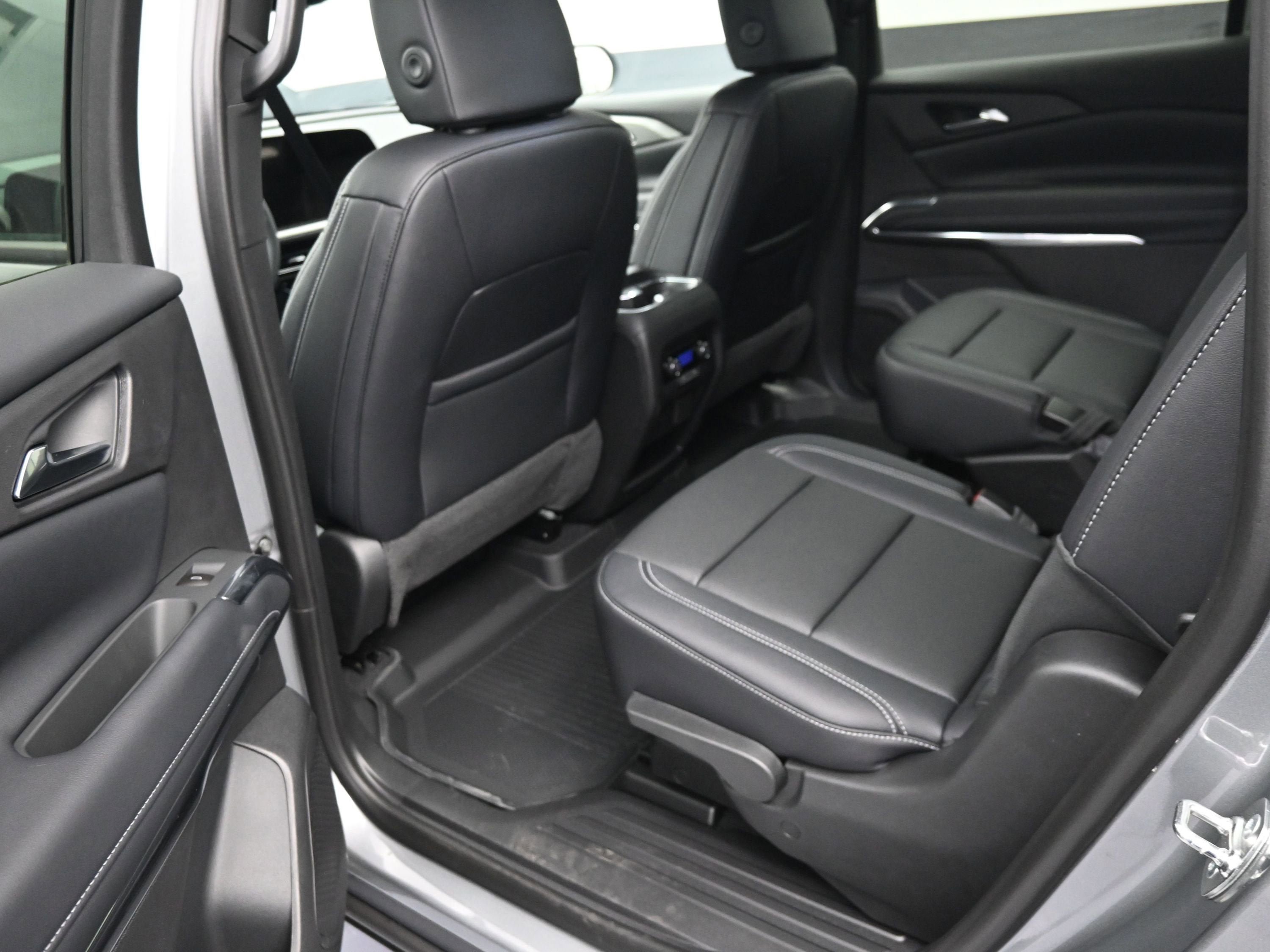 New 2026 Chevrolet Traverse LT w/ Driver Confidence Package AWD/4WD image 24
