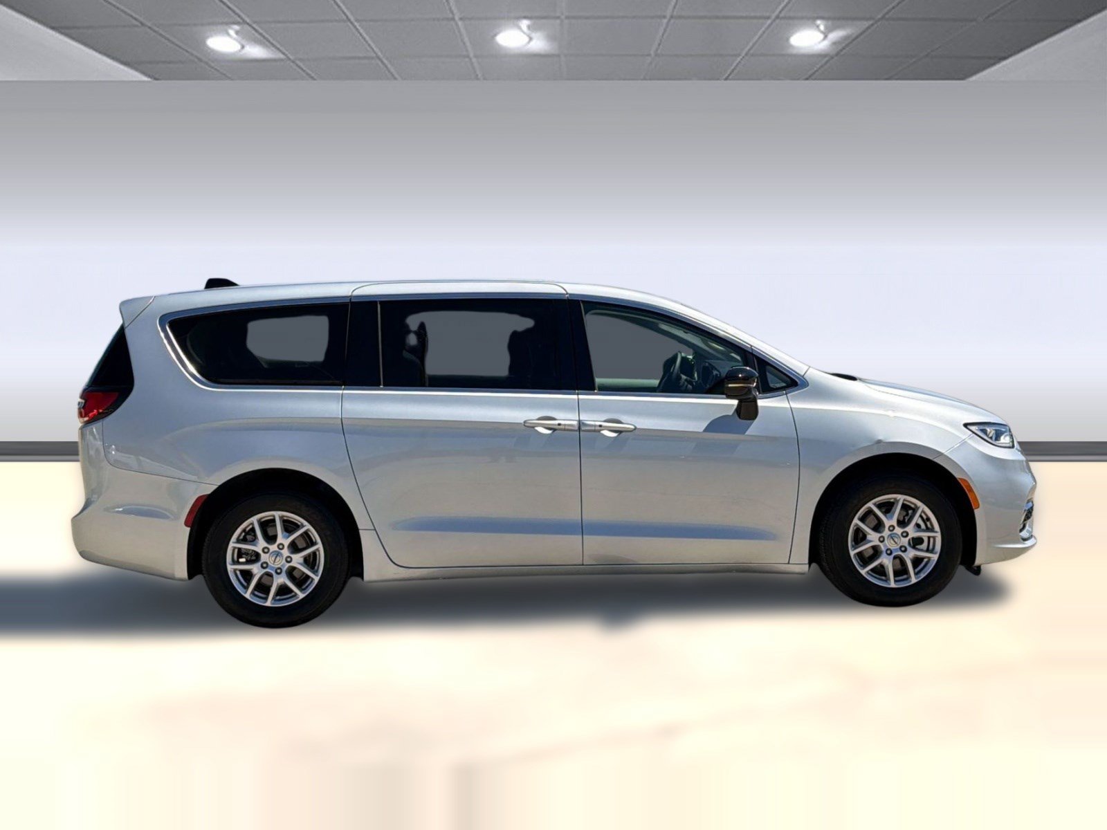 Certified 2024 Chrysler Pacifica Touring-L FWD image 8