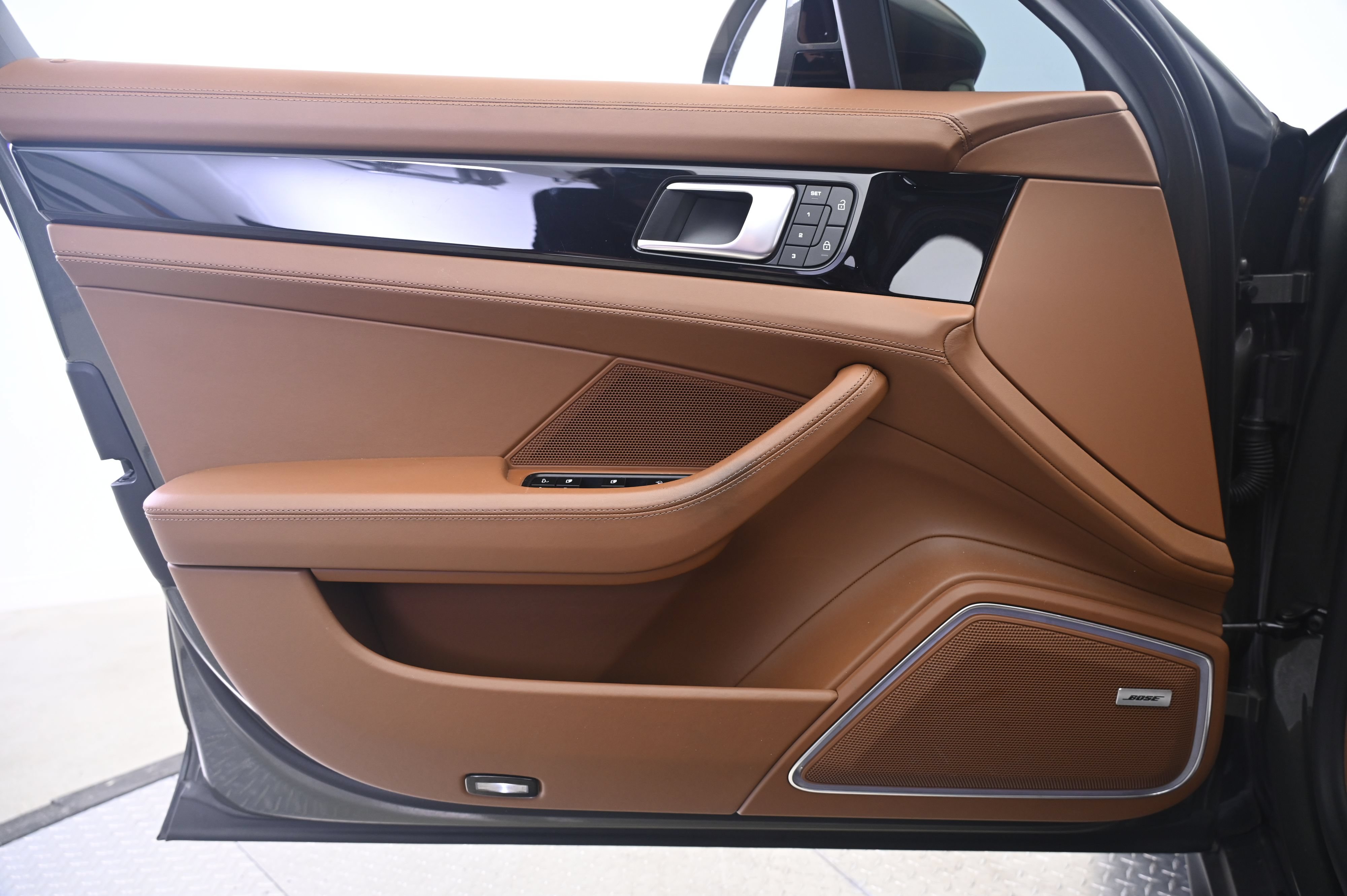 Certified 2023 Porsche Panamera 4S AWD/4WD image 26