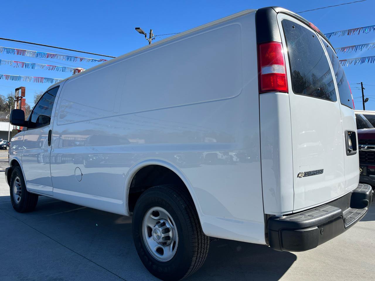 Used 2020 Chevrolet Express 2500 w/ Safety Package RWD image 5