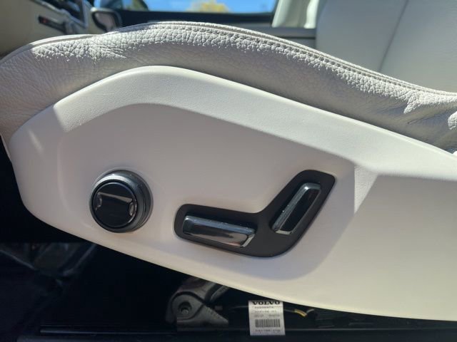 Used 2021 Volvo XC60 T5 Momentum w/ Advanced Package AWD/4WD image 28