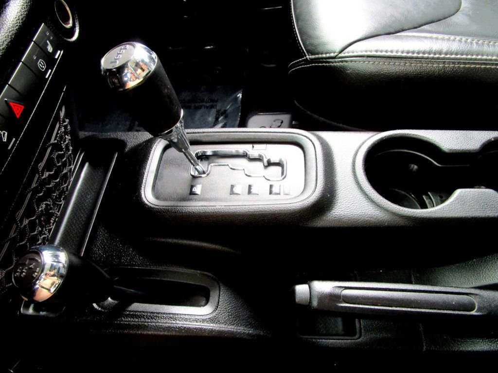 Used 2018 Jeep Wrangler Unlimited Sahara w/ Connectivity Group image 23