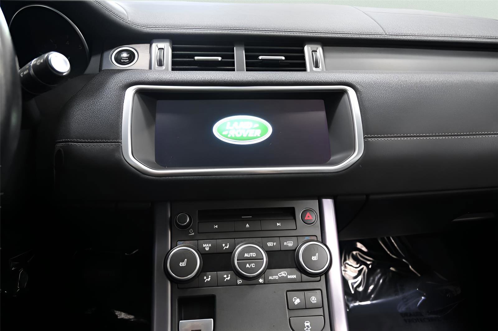 Used 2019 Land Rover Range Rover Evoque SE Premium AWD/4WD image 24