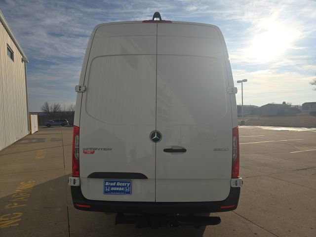 Used 2025 Mercedes-Benz Sprinter 2500 image 7