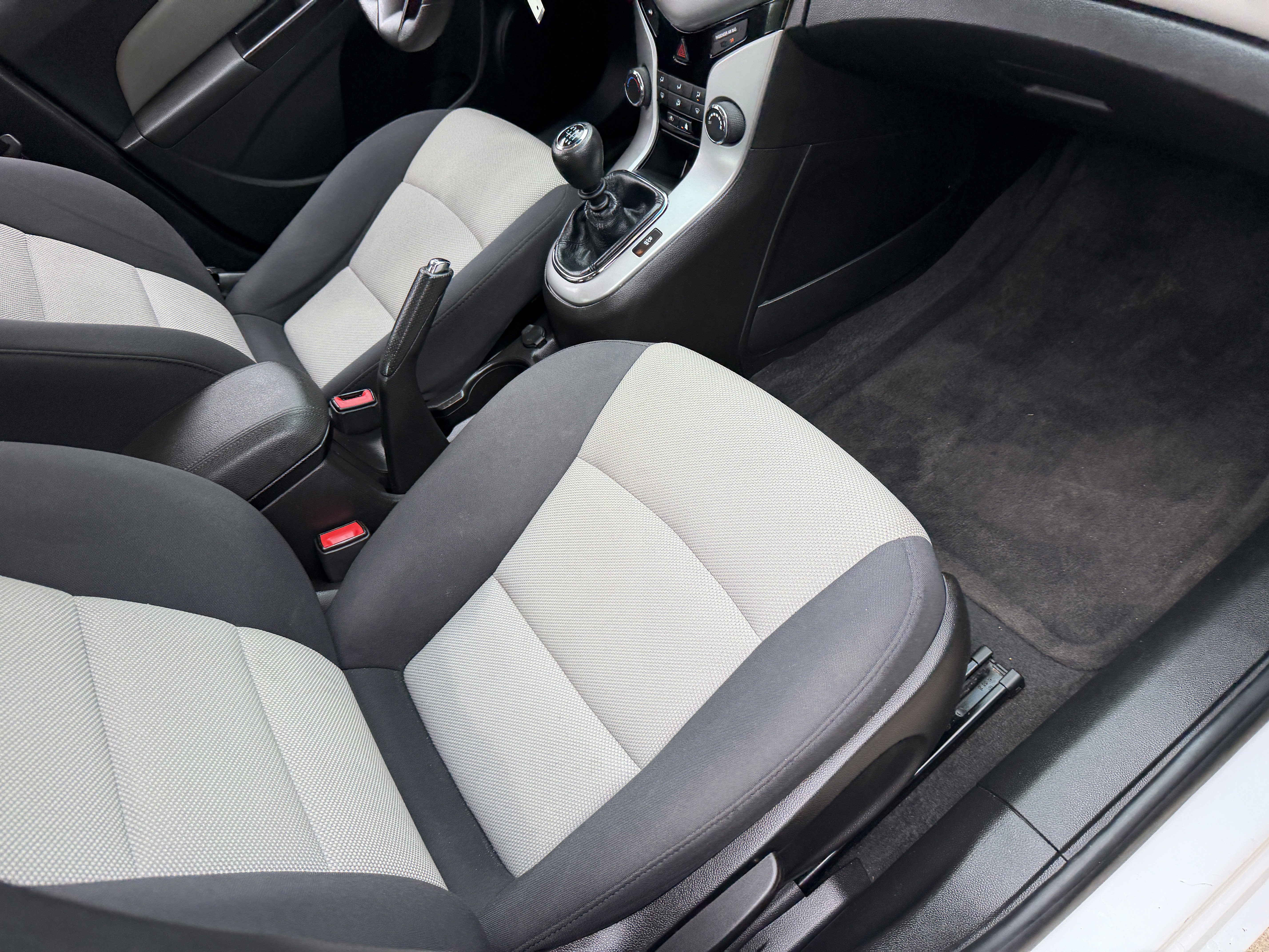 Used 2016 Chevrolet Cruze LS FWD image 10
