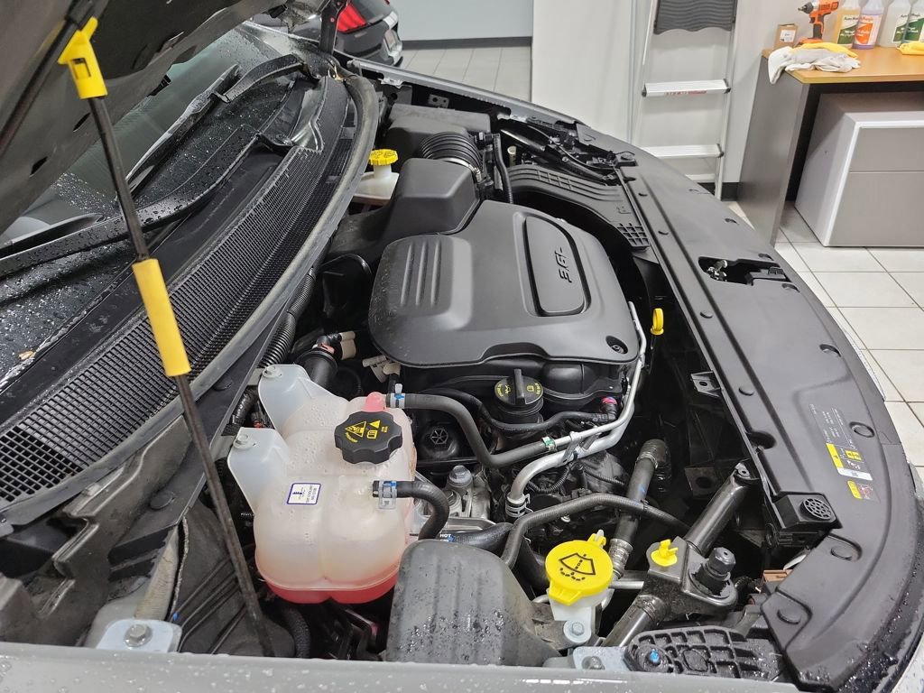 Used 2025 Chrysler Pacifica Limited image 41