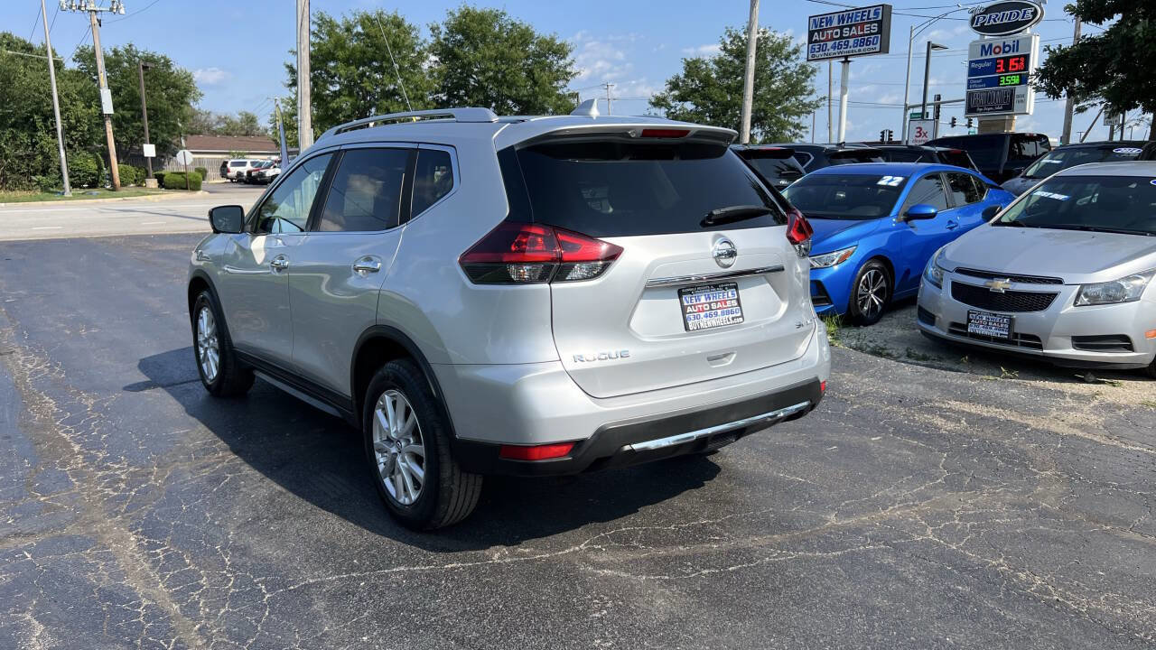 Used 2018 Nissan Rogue SV w/ Premium Package image 3