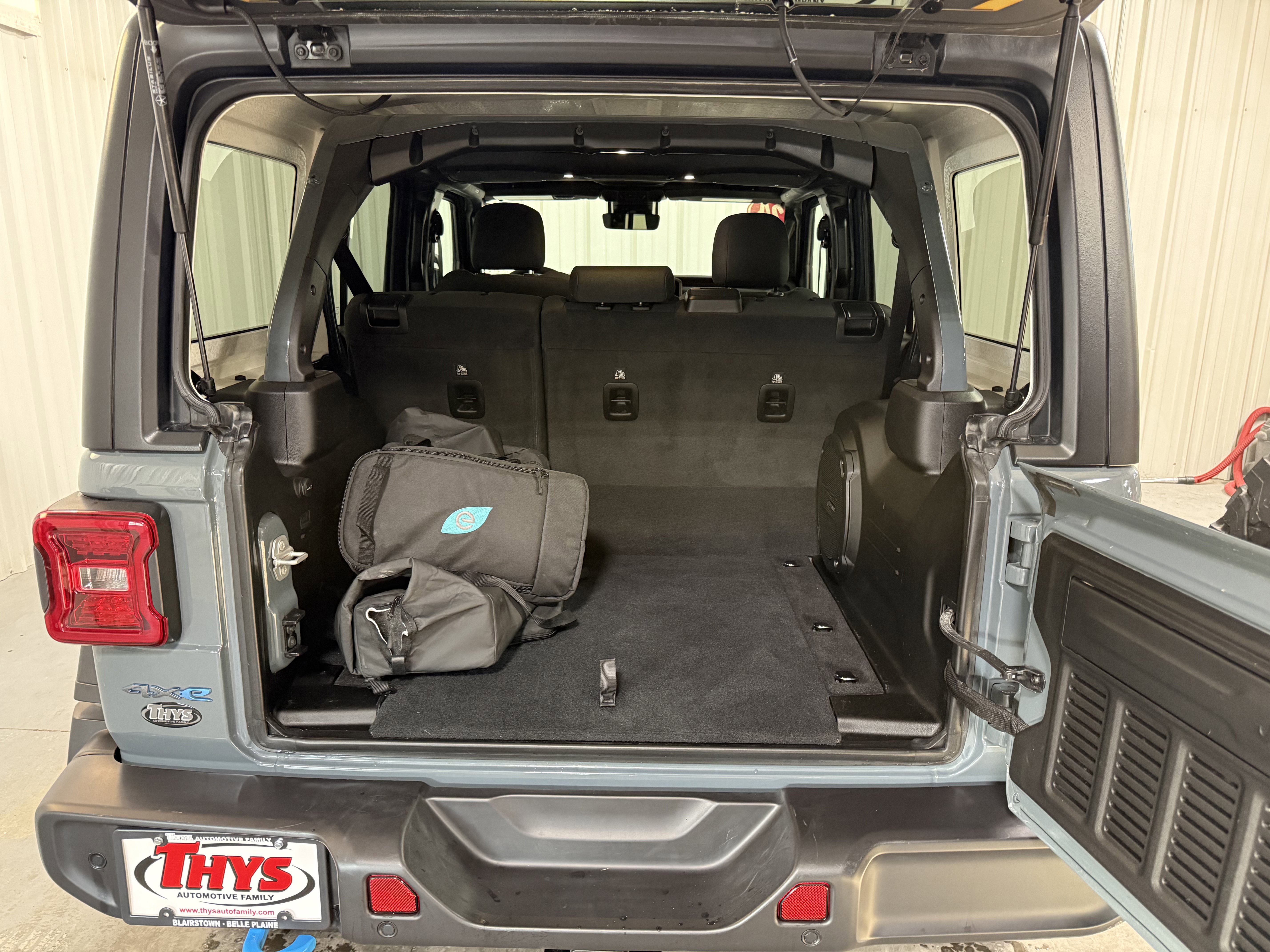 Used 2024 Jeep Wrangler Unlimited Rubicon 4xe w/ Technology Group image 6