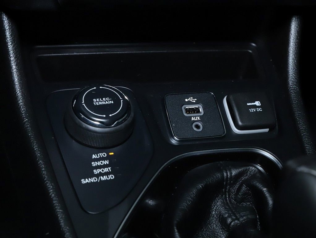 Used 2019 Jeep Cherokee Limited image 28