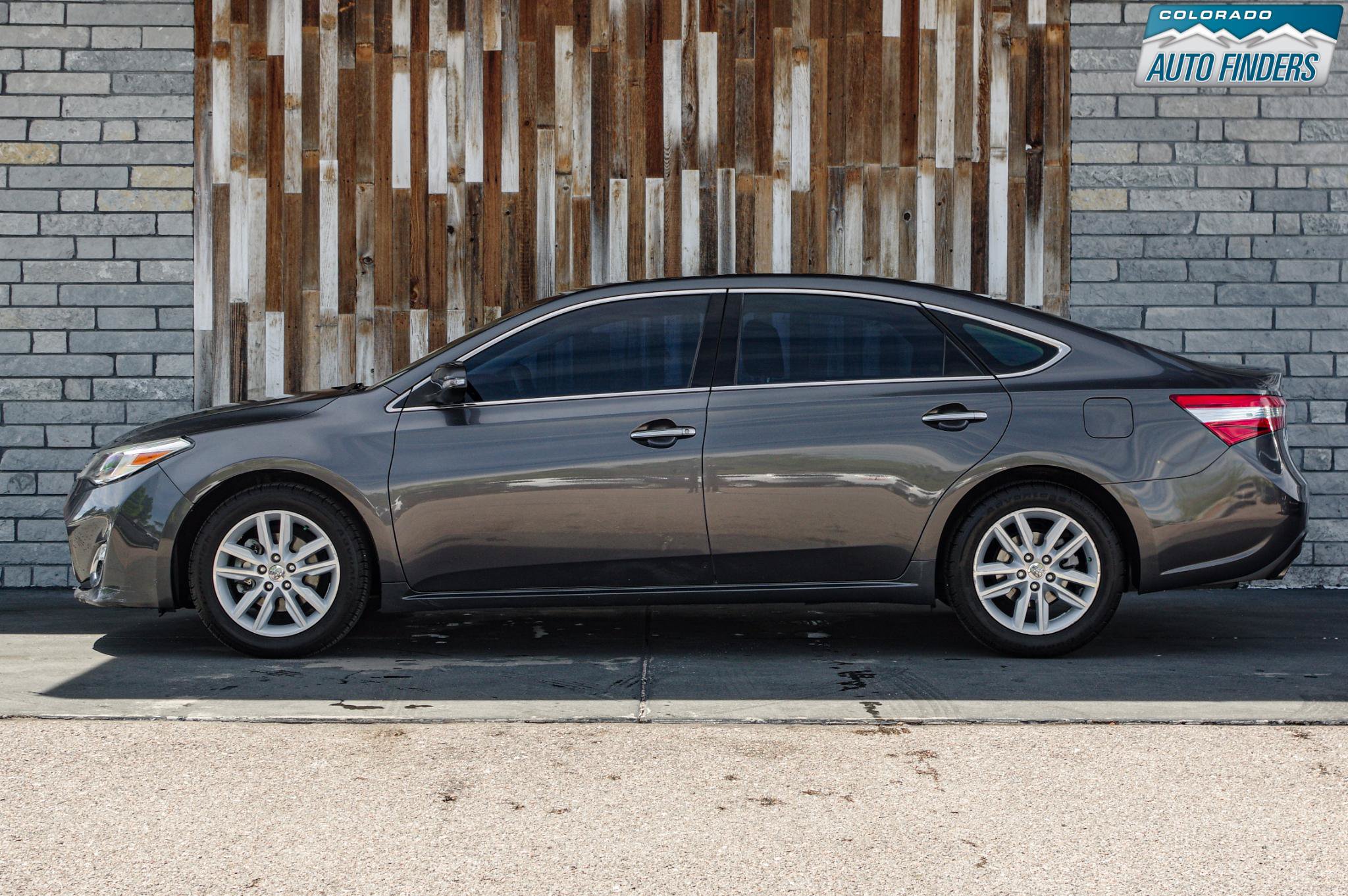 Used 2013 Toyota Avalon XLE Premium FWD image 3