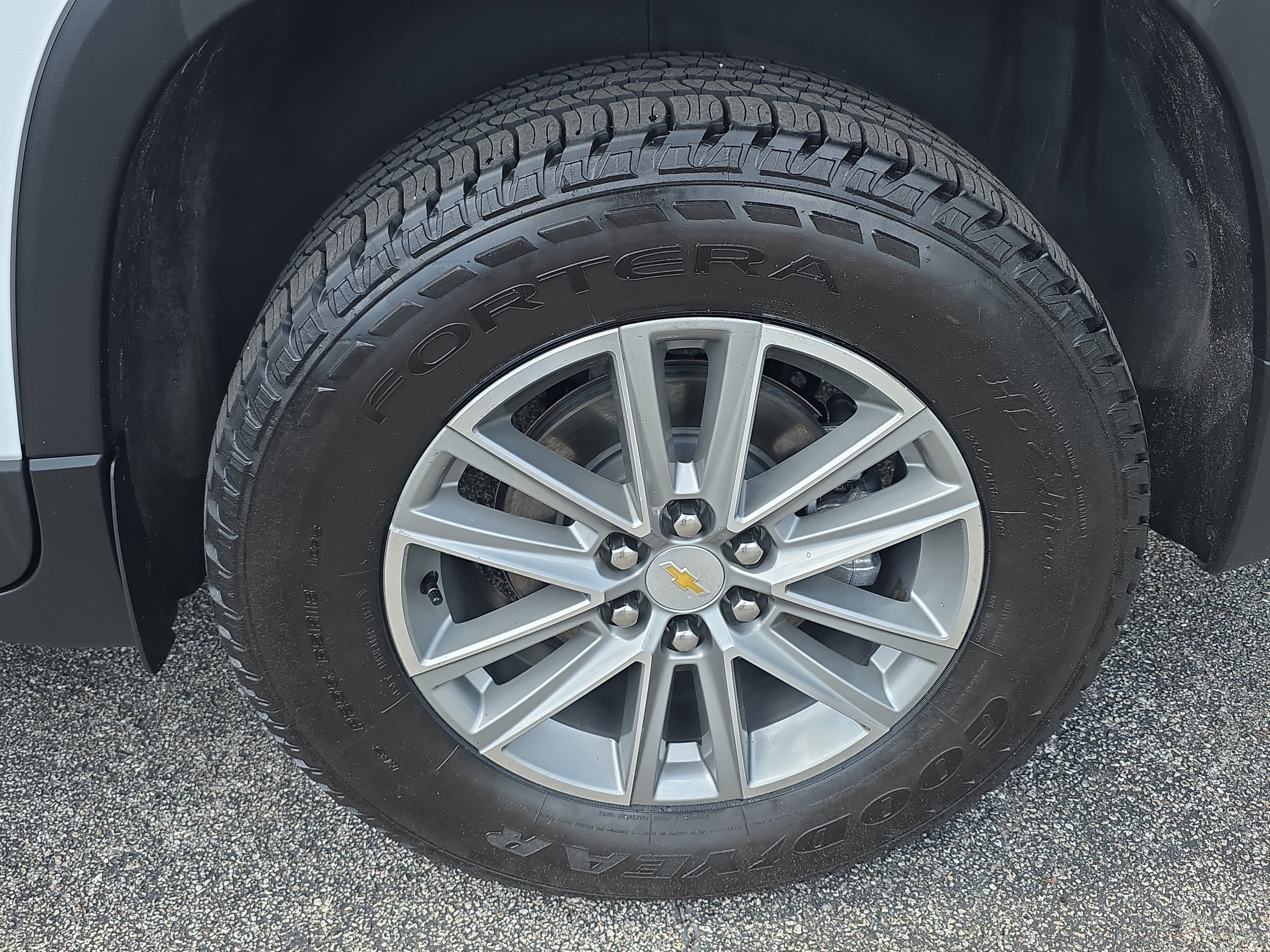 Used 2023 Chevrolet Traverse LT FWD image 12