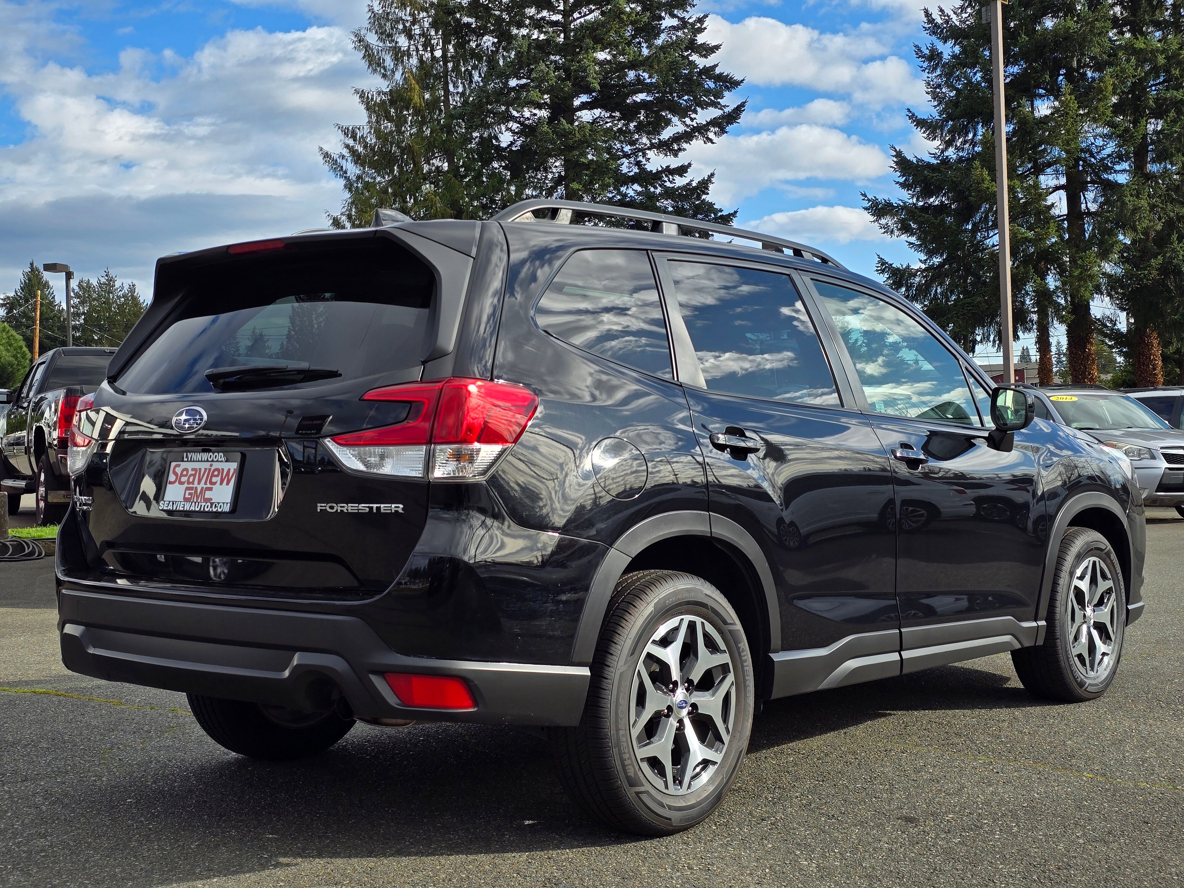 Used 2022 Subaru Forester Premium AWD/4WD image 7