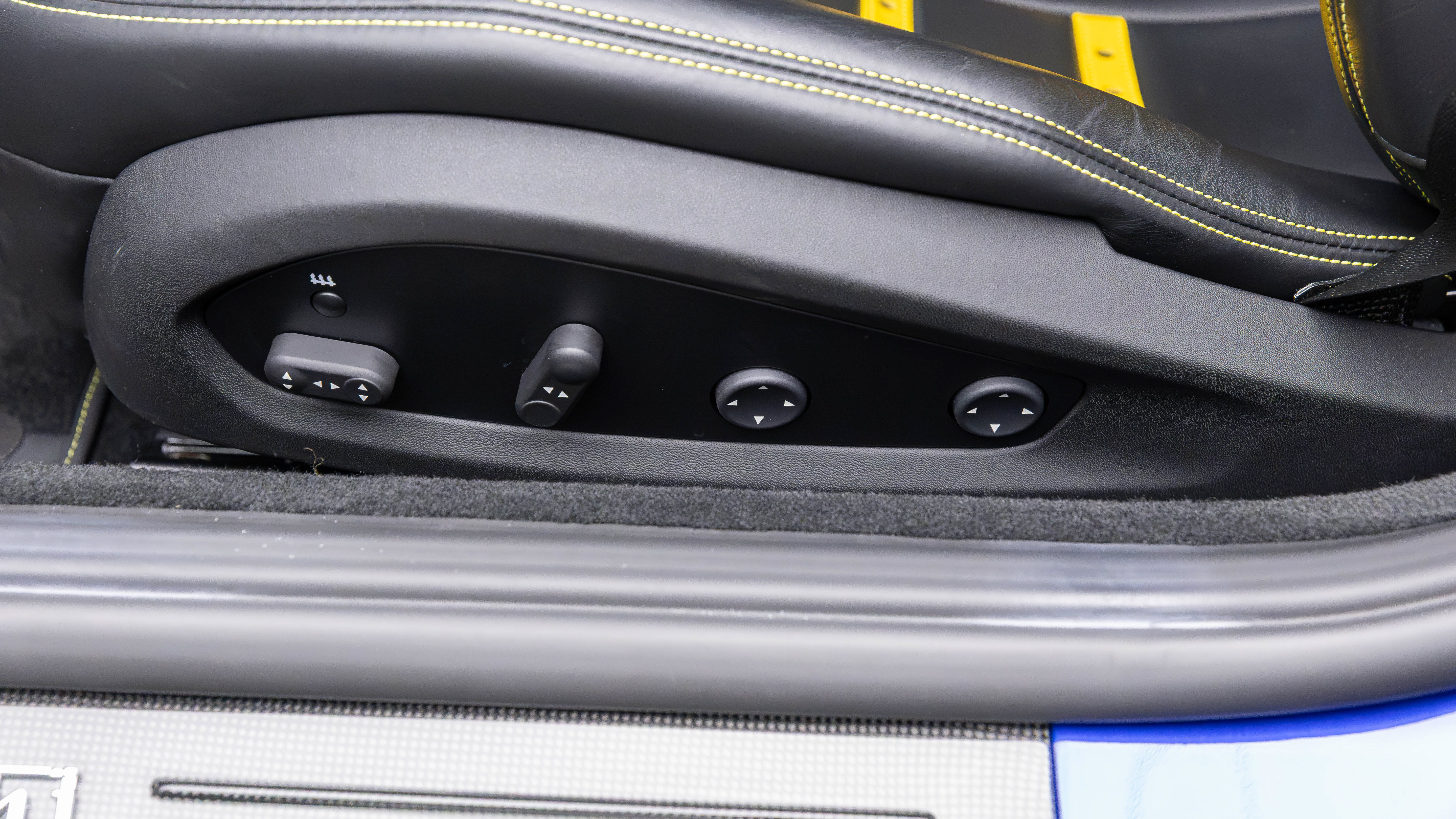 Used 2020 Ferrari 812 Superfast RWD image 18