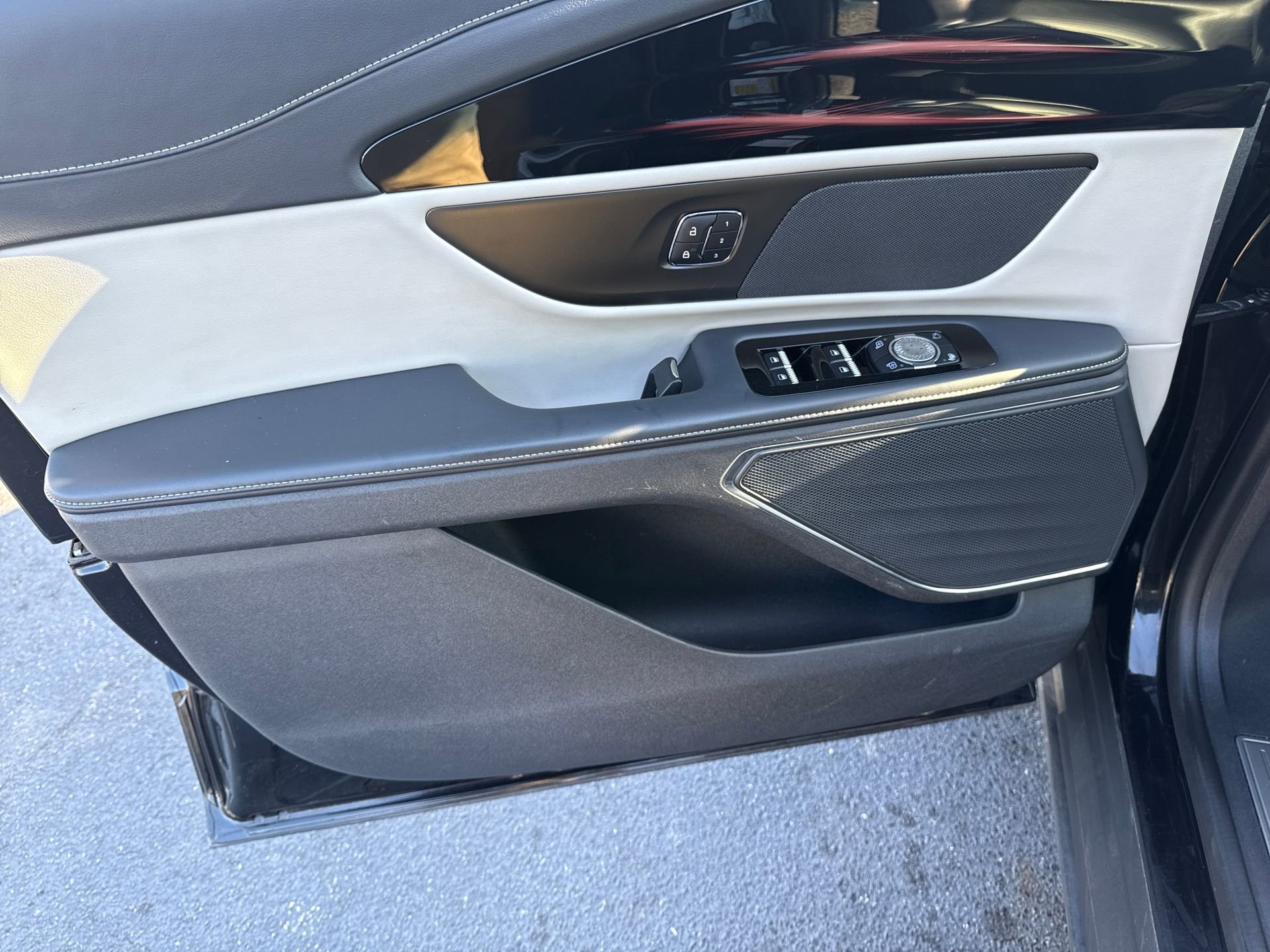 Used 2024 Lincoln Nautilus Reserve image 23