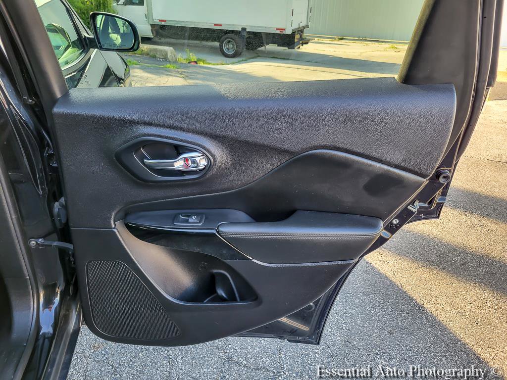 Used 2020 Jeep Cherokee Latitude Plus FWD image 28