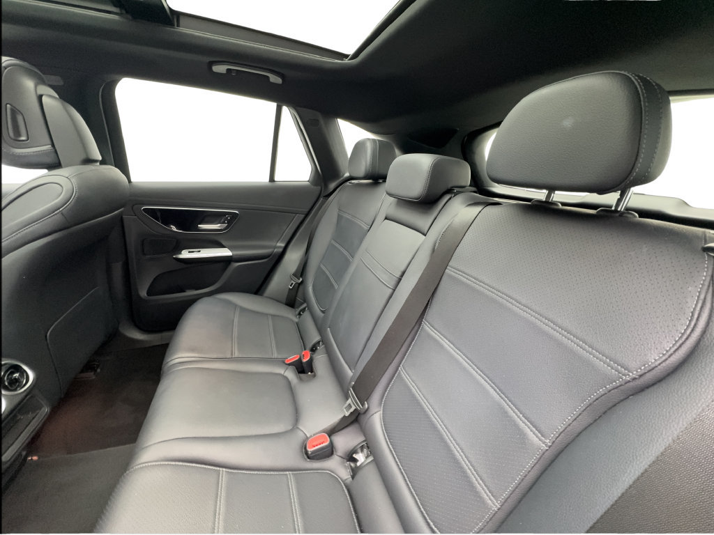 Used 2024 Mercedes-Benz GLC 300 image 26