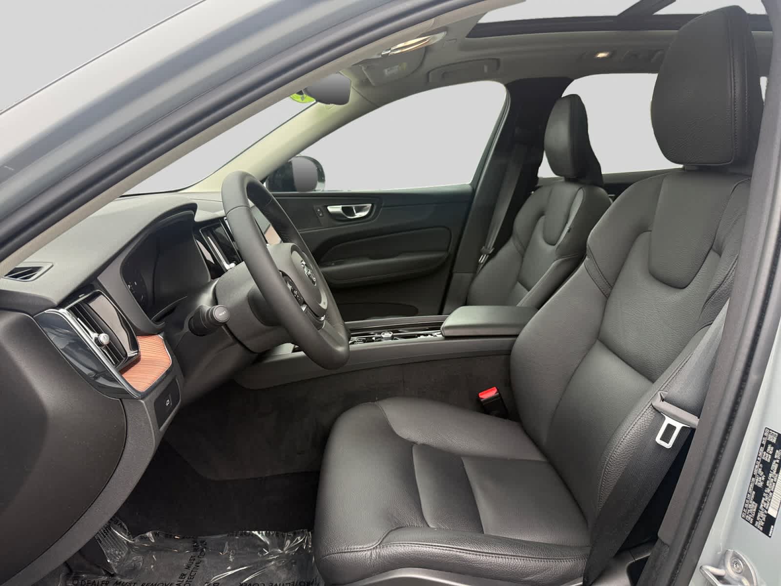 Used 2024 Volvo XC60 B5 Plus w/ Protection Package Premier AWD/4WD image 10