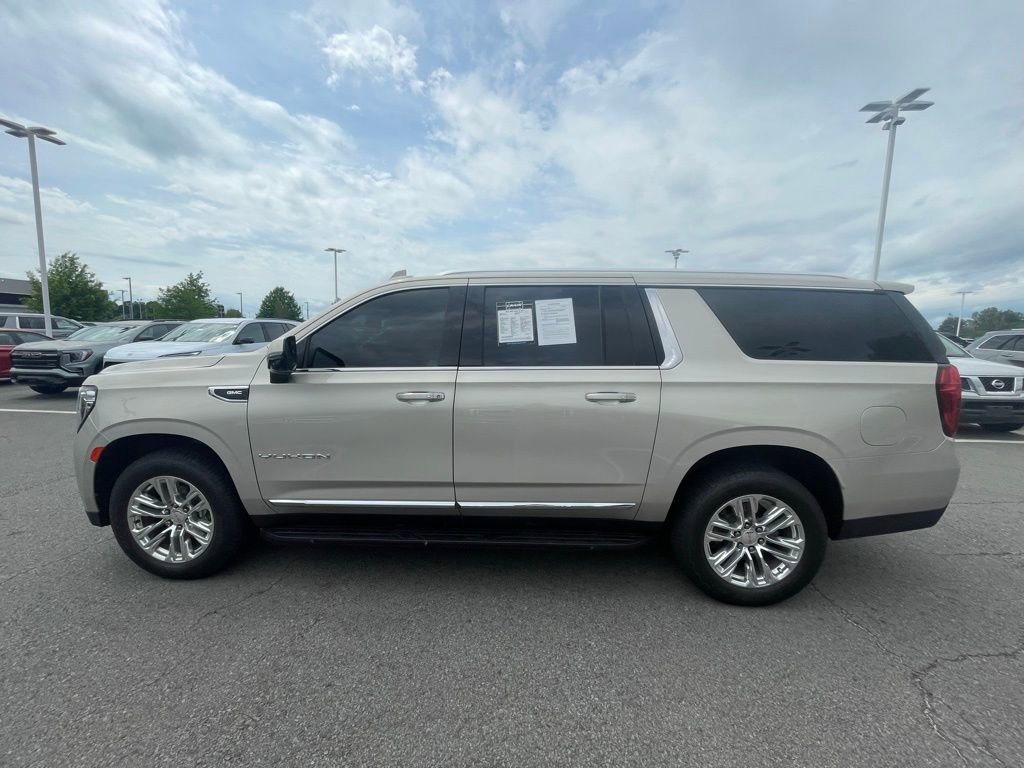 Used 2021 GMC Yukon XL SLT w/ SLT Premium Package image 4