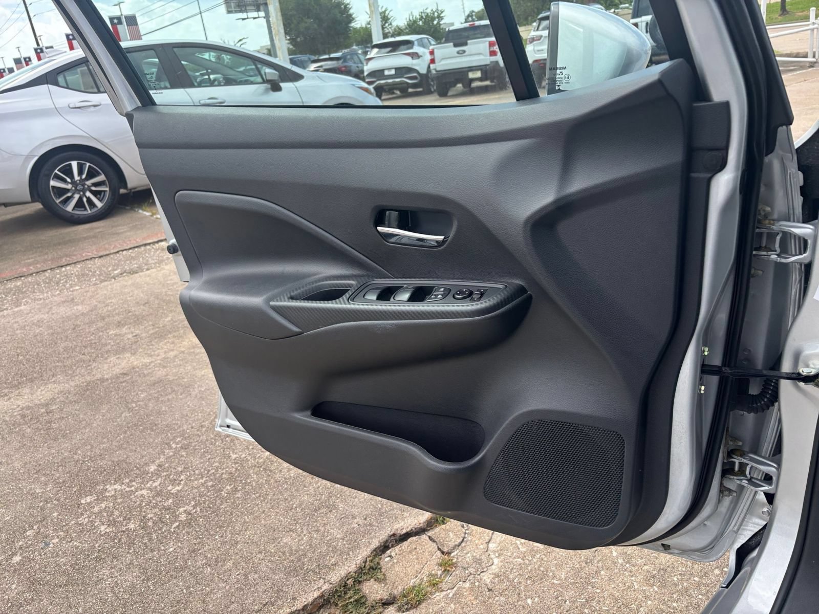 Used 2025 Nissan Versa SV FWD image 18
