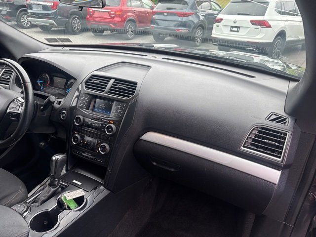 Used 2017 Ford Explorer XLT image 12