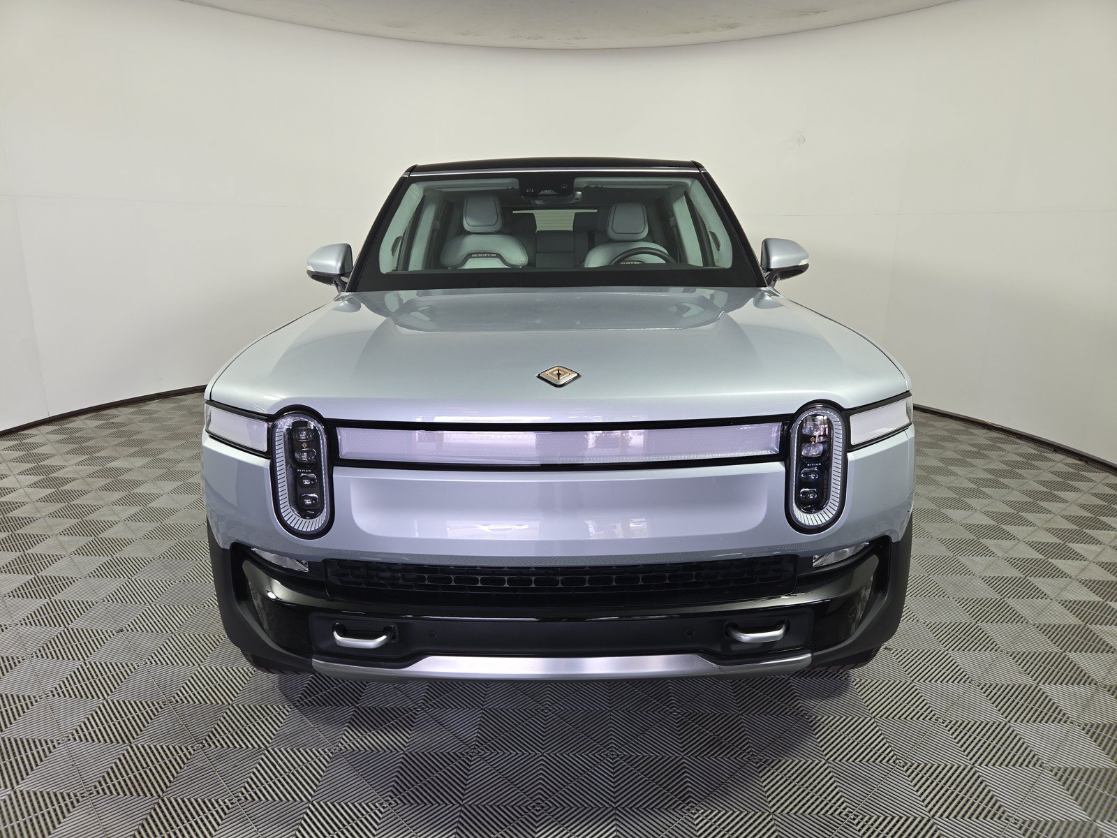 Used 2024 Rivian R1S Adventure AWD/4WD image 8
