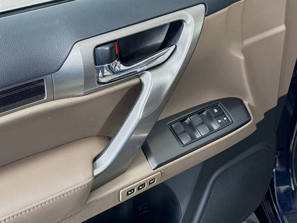 Used 2023 Lexus GX 460 Premium image 18