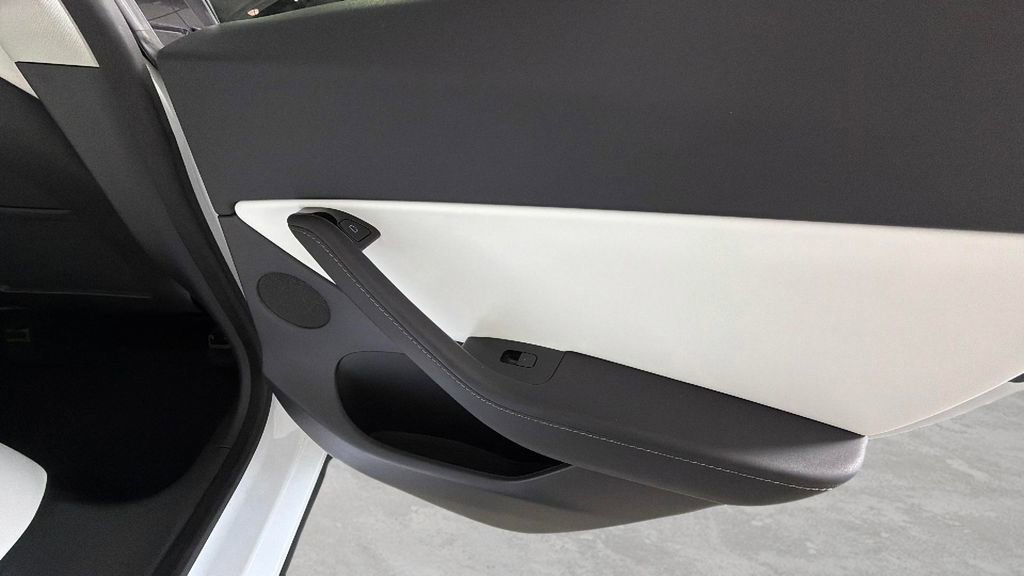 Used 2020 Tesla Model Y Long Range AWD/4WD image 31