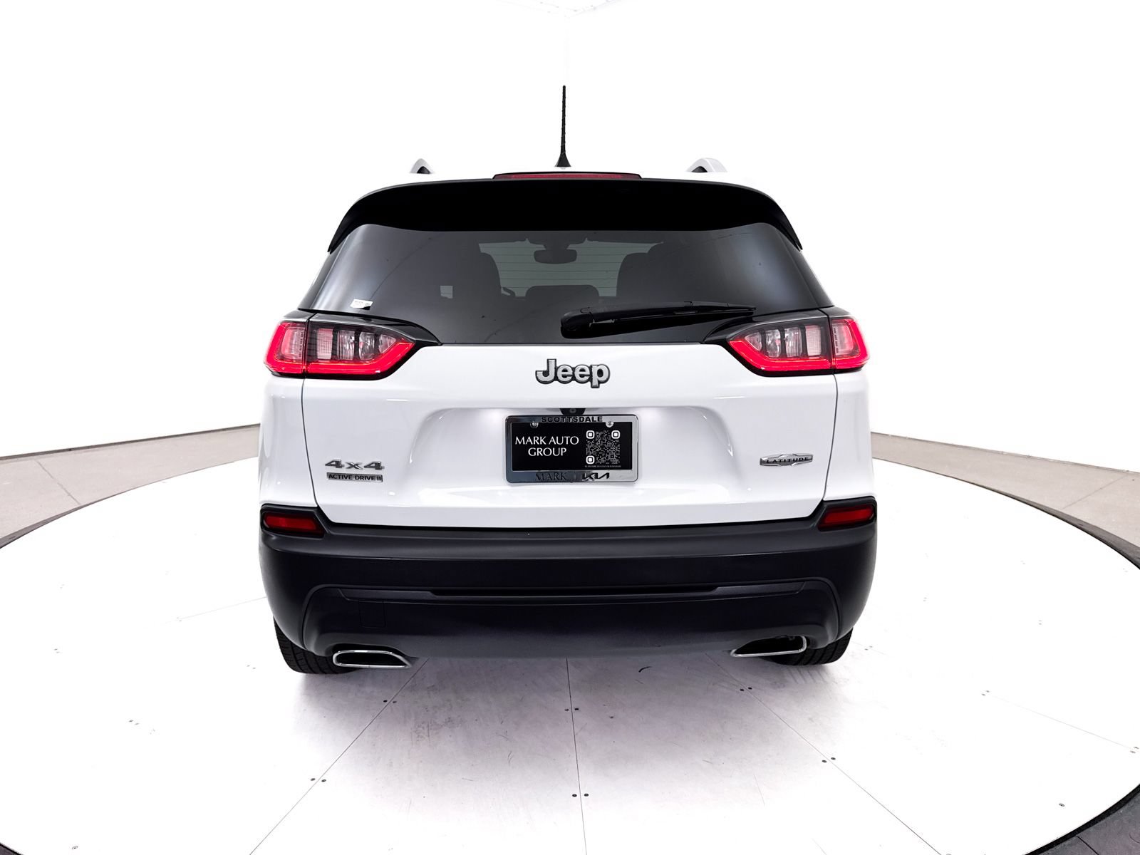 Used 2019 Jeep Cherokee Latitude Plus w/ Comfort/Convenience Group AWD/4WD image 17