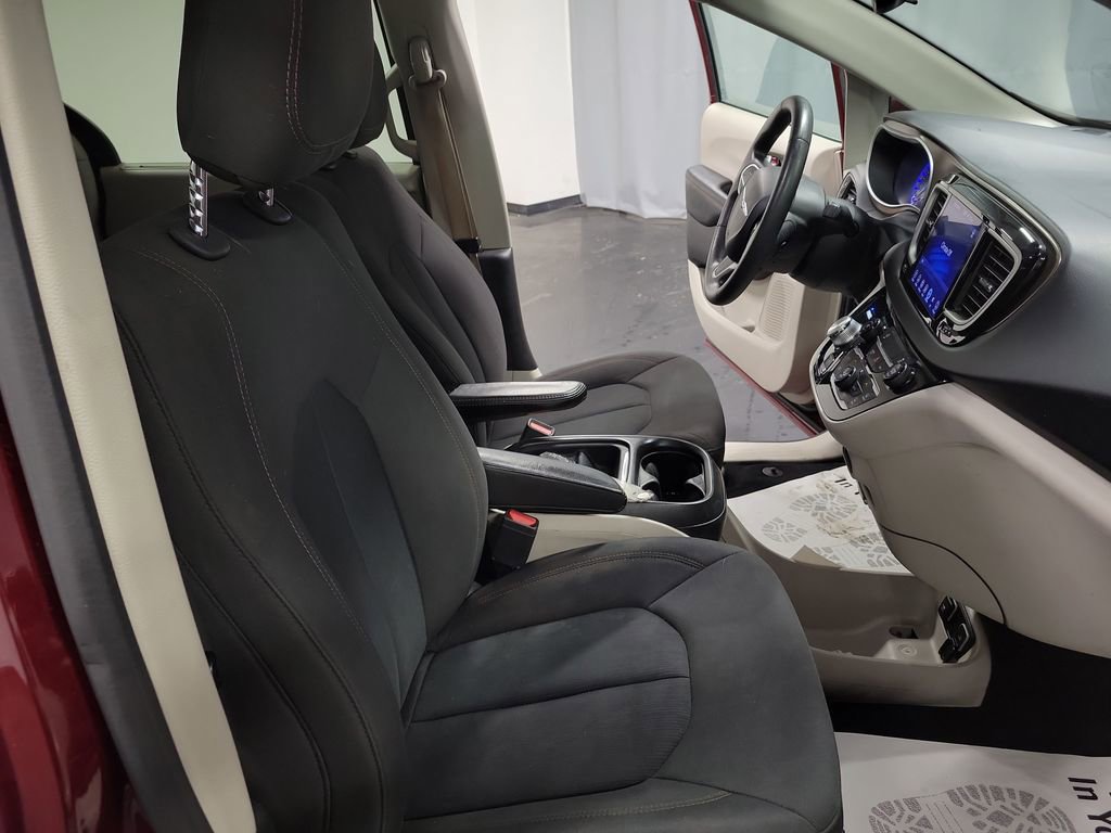 Used 2017 Chrysler Pacifica Touring Plus w/ Tire & Wheel Group image 24