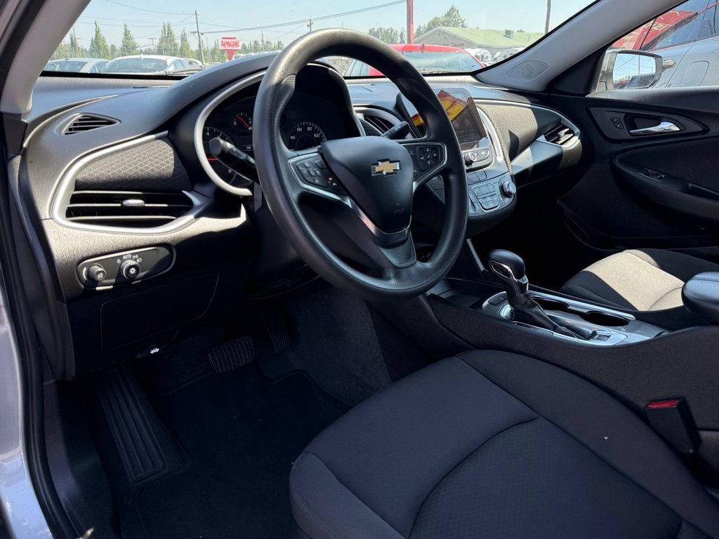 Used 2023 Chevrolet Malibu LT FWD image 18