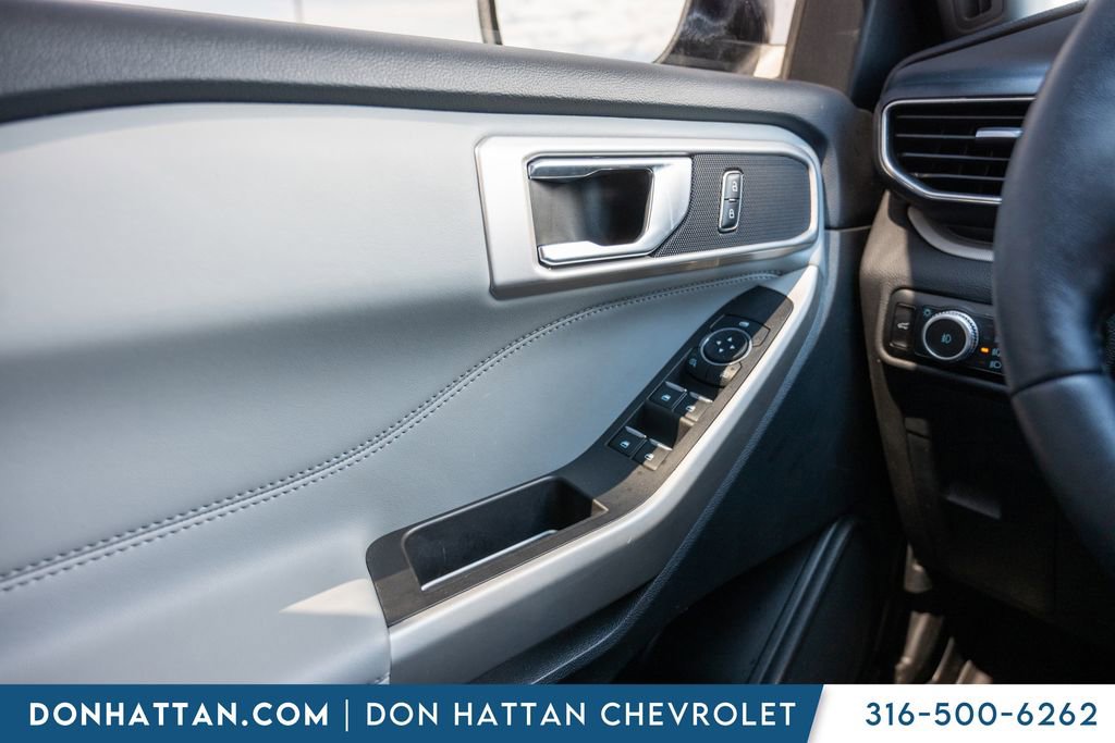 Used 2023 Ford Explorer XLT w/ Equipment Group 202A AWD/4WD image 18