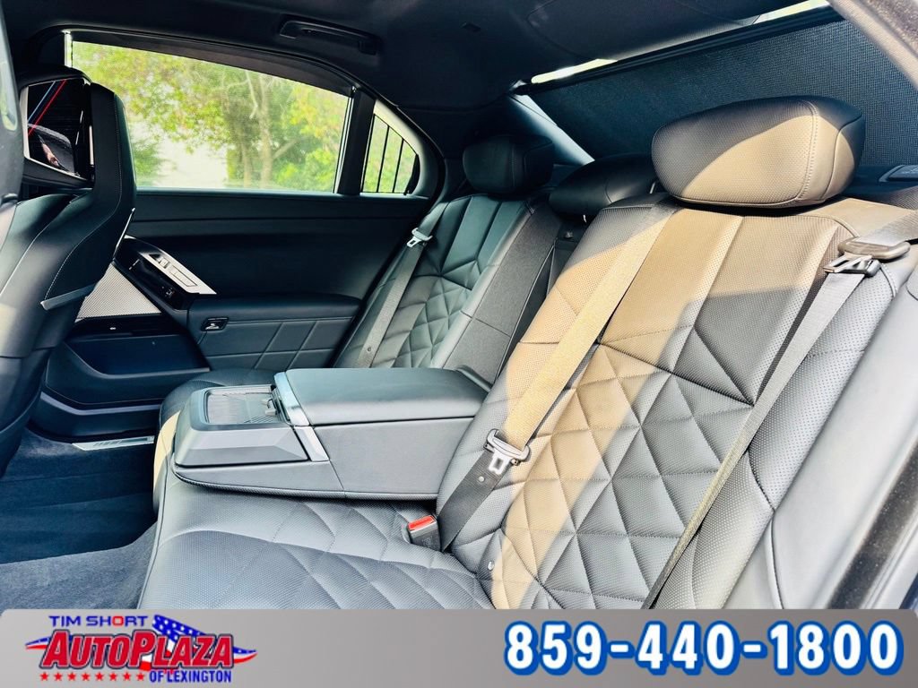 Used 2025 BMW 740i xDrive w/ Premium Package AWD/4WD image 34