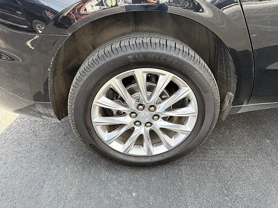 Used 2020 Buick Enclave Essence w/ Sound and Sites Package image 11