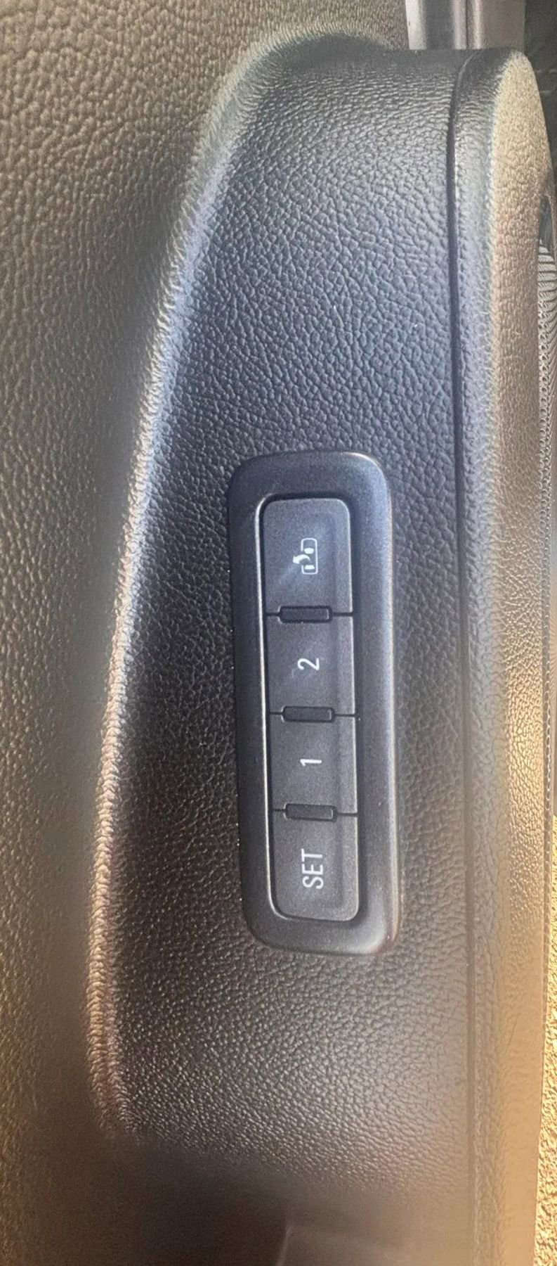 Used 2018 Chevrolet Tahoe LT AWD/4WD image 9