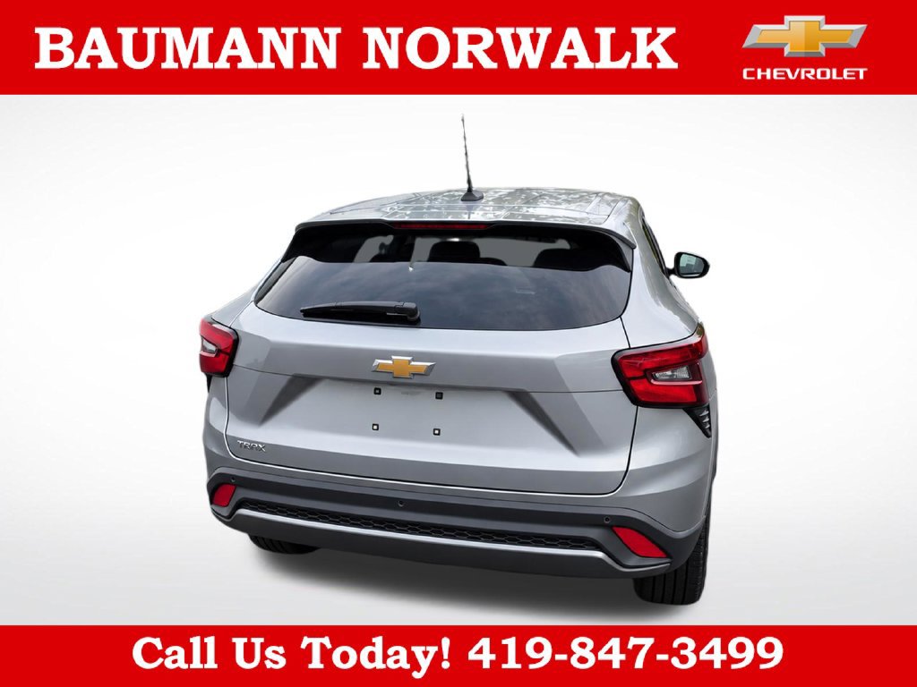 Used 2024 Chevrolet Trax LS w/ LS Convenience Package FWD image 12