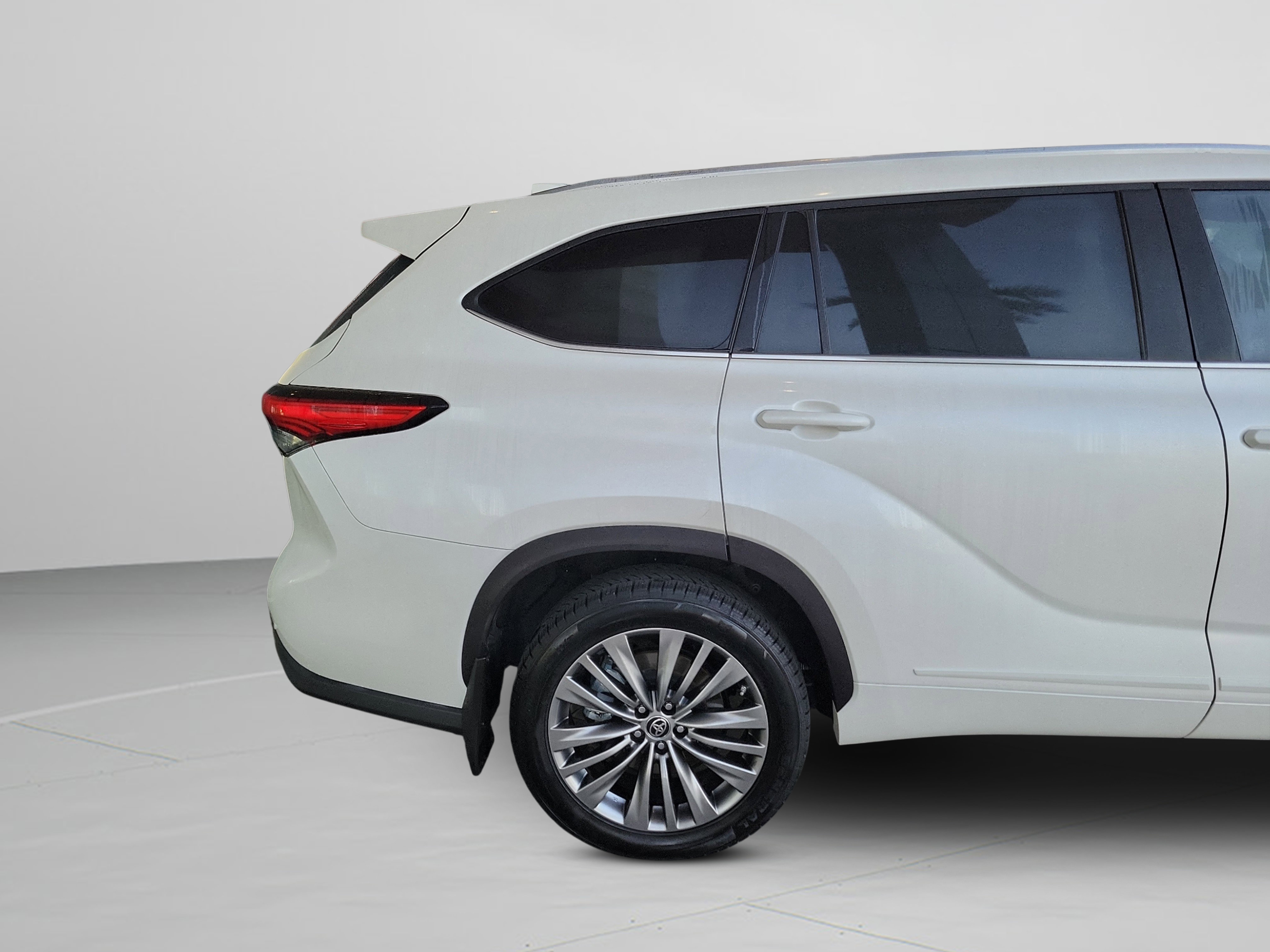 Used 2020 Toyota Highlander Platinum image 22