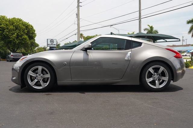 Used 2009 Nissan 370Z Coupe RWD image 4