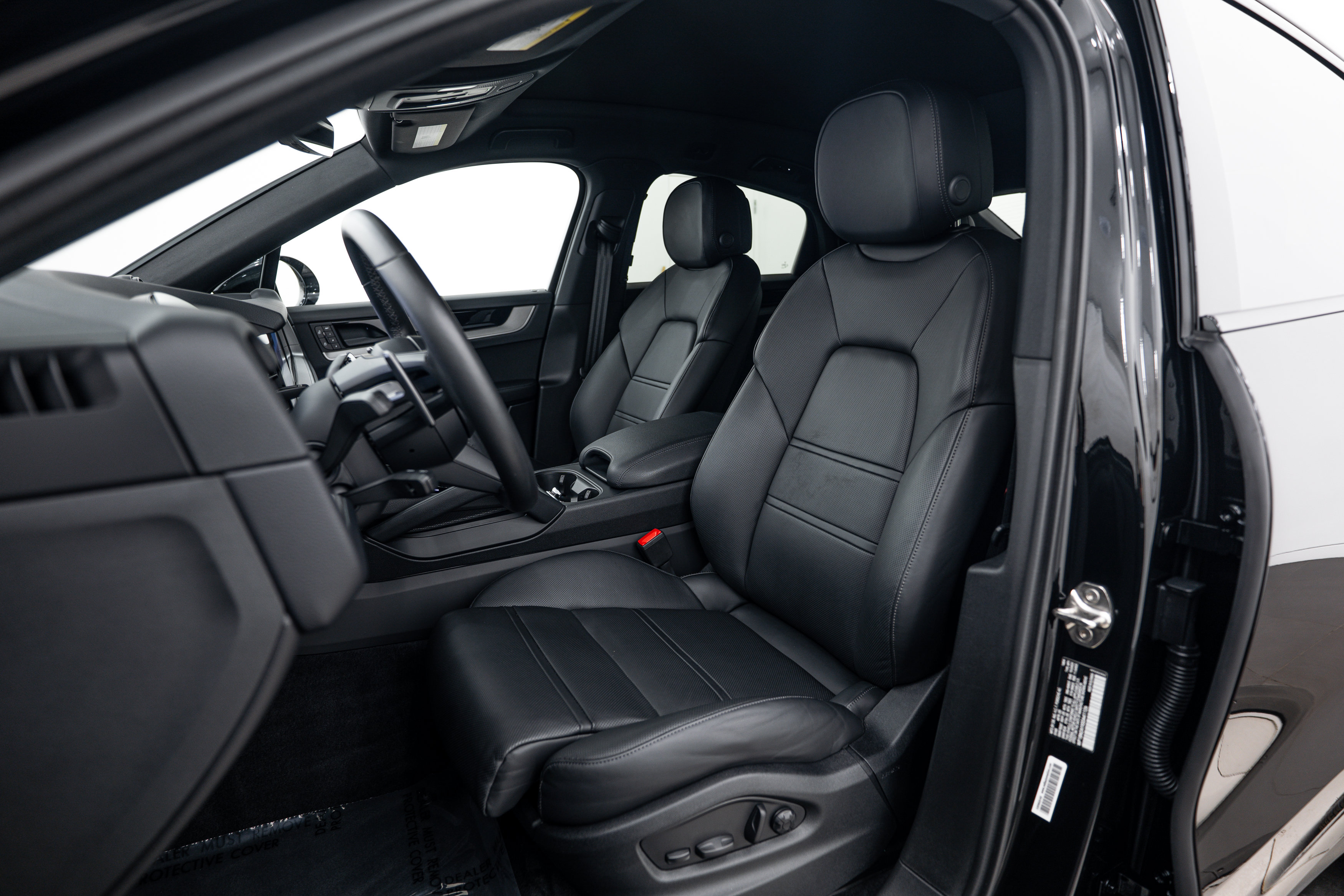 Certified 2025 Porsche Cayenne S AWD/4WD image 5