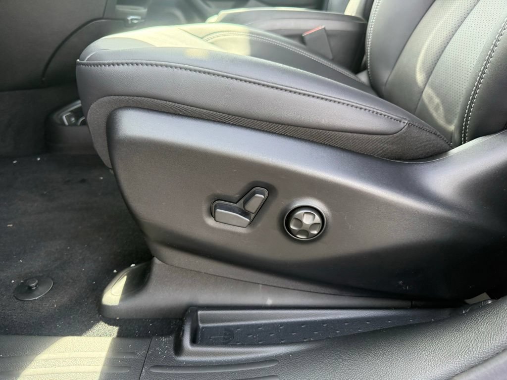 New 2027 Chrysler Pacifica Select w/ Family Tech Group FWD image 16