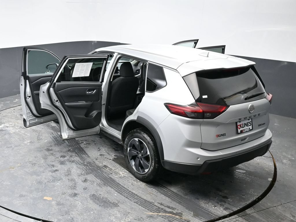 Used 2024 Nissan Rogue SV AWD/4WD image 59