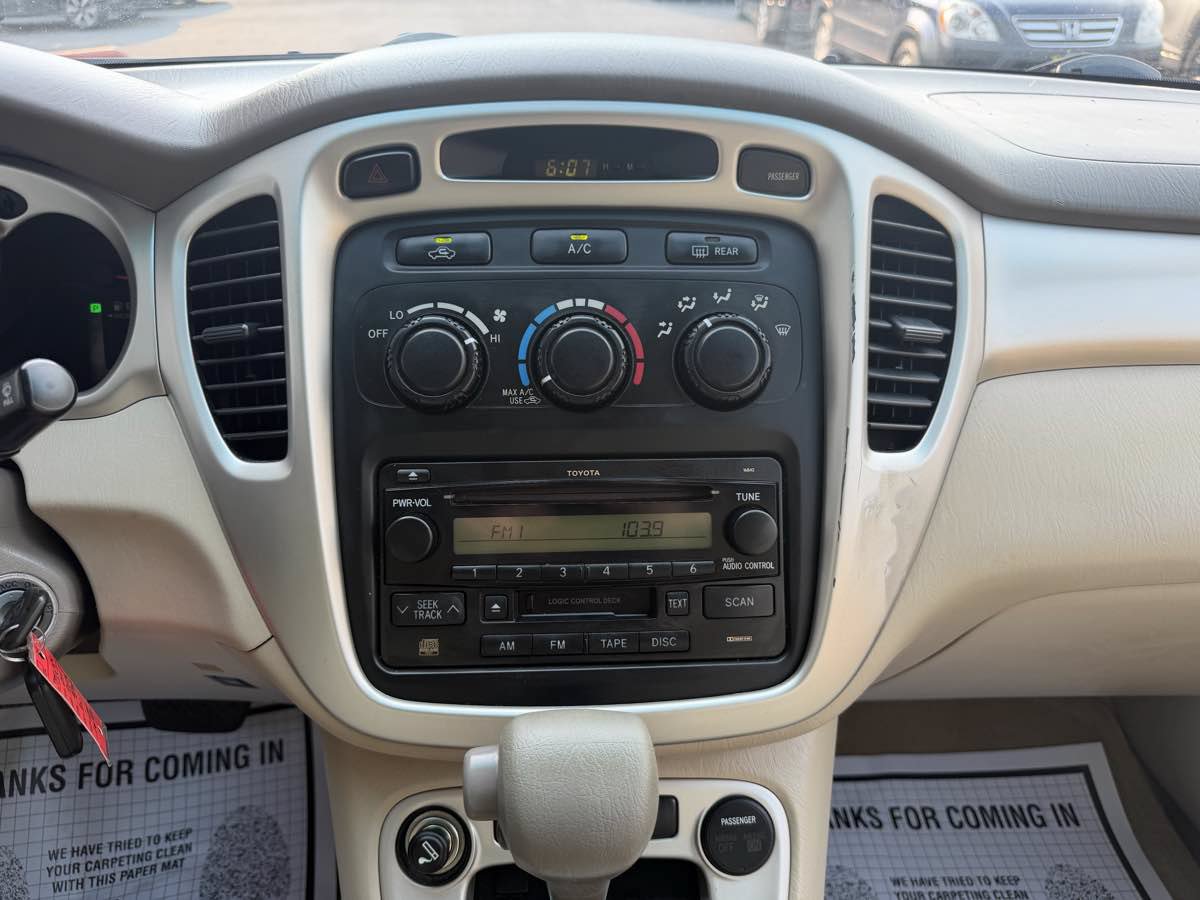Used 2005 Toyota Highlander 2WD V6 w/ 3rd Row image 19