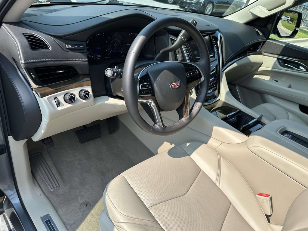 Used 2020 Cadillac Escalade Luxury AWD/4WD image 18