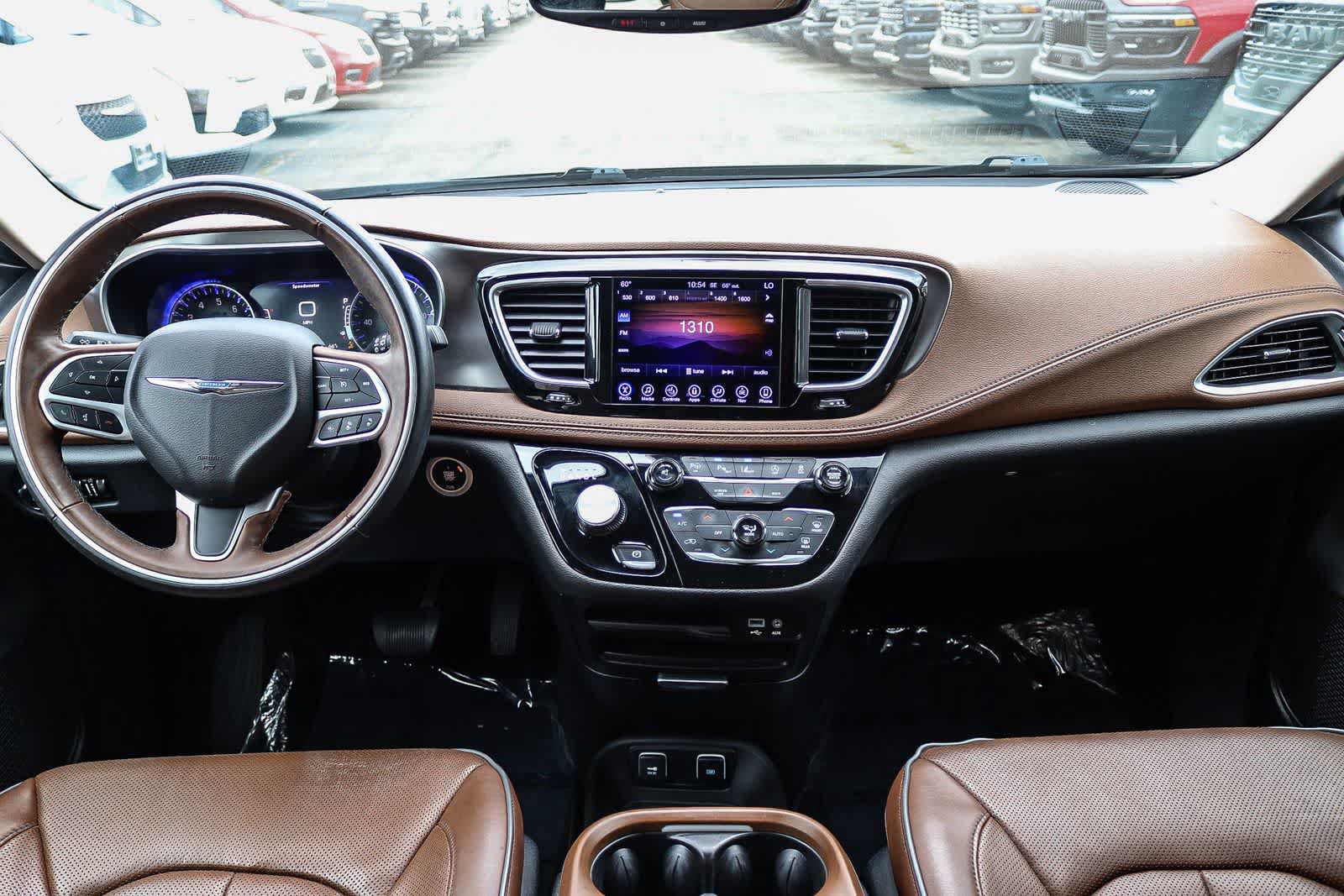 Used 2017 Chrysler Pacifica Limited FWD image 12