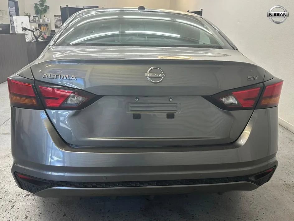 Used 2025 Nissan Altima 2.5 SV FWD image 6