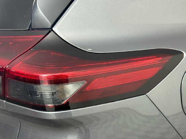 Used 2023 Nissan Rogue S FWD image 31