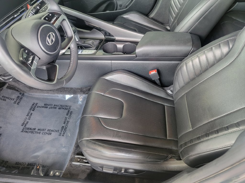 Used 2025 Hyundai Elantra Limited FWD image 11