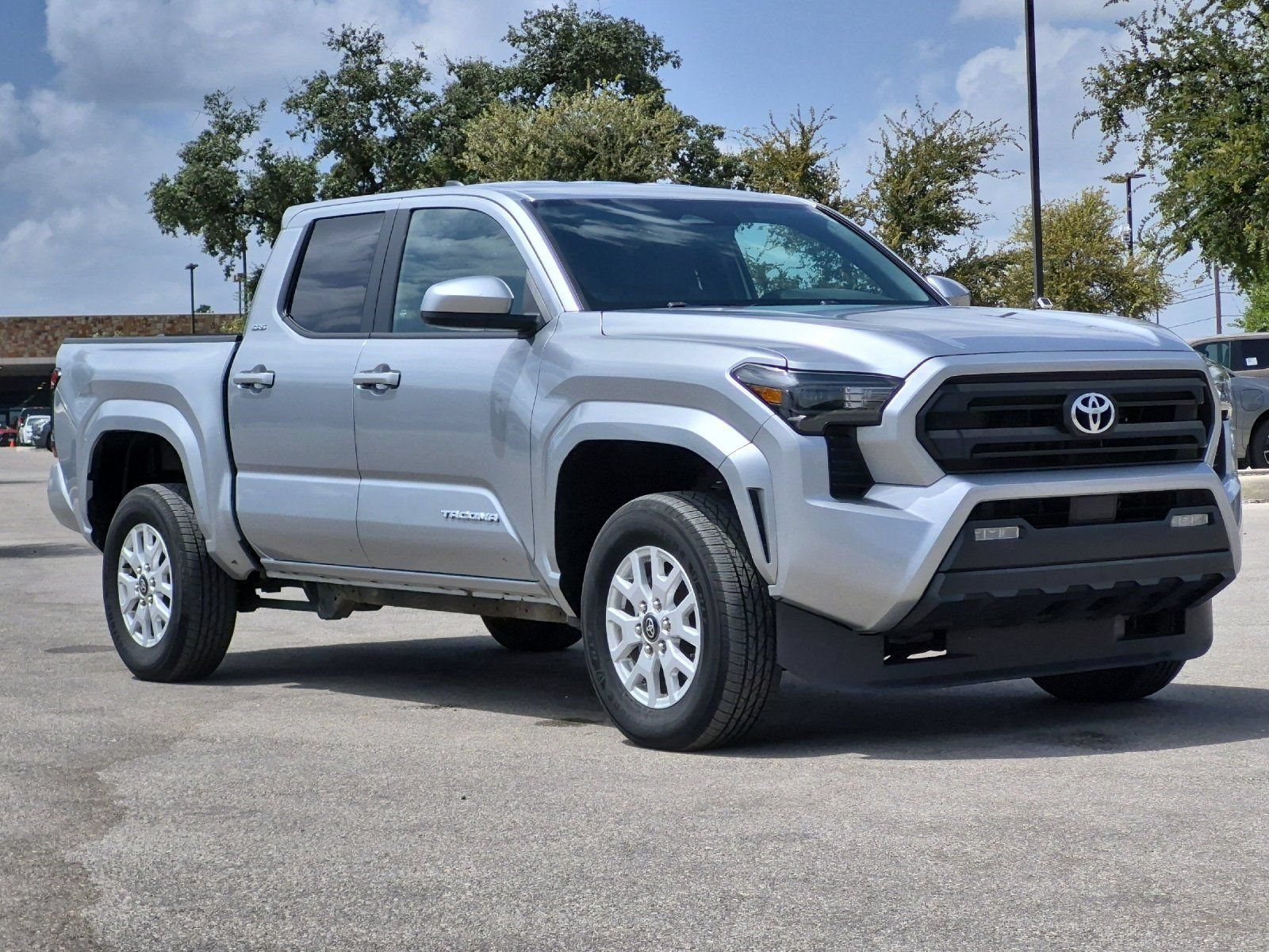 Used 2024 Toyota Tacoma SR5 AWD/4WD image 7