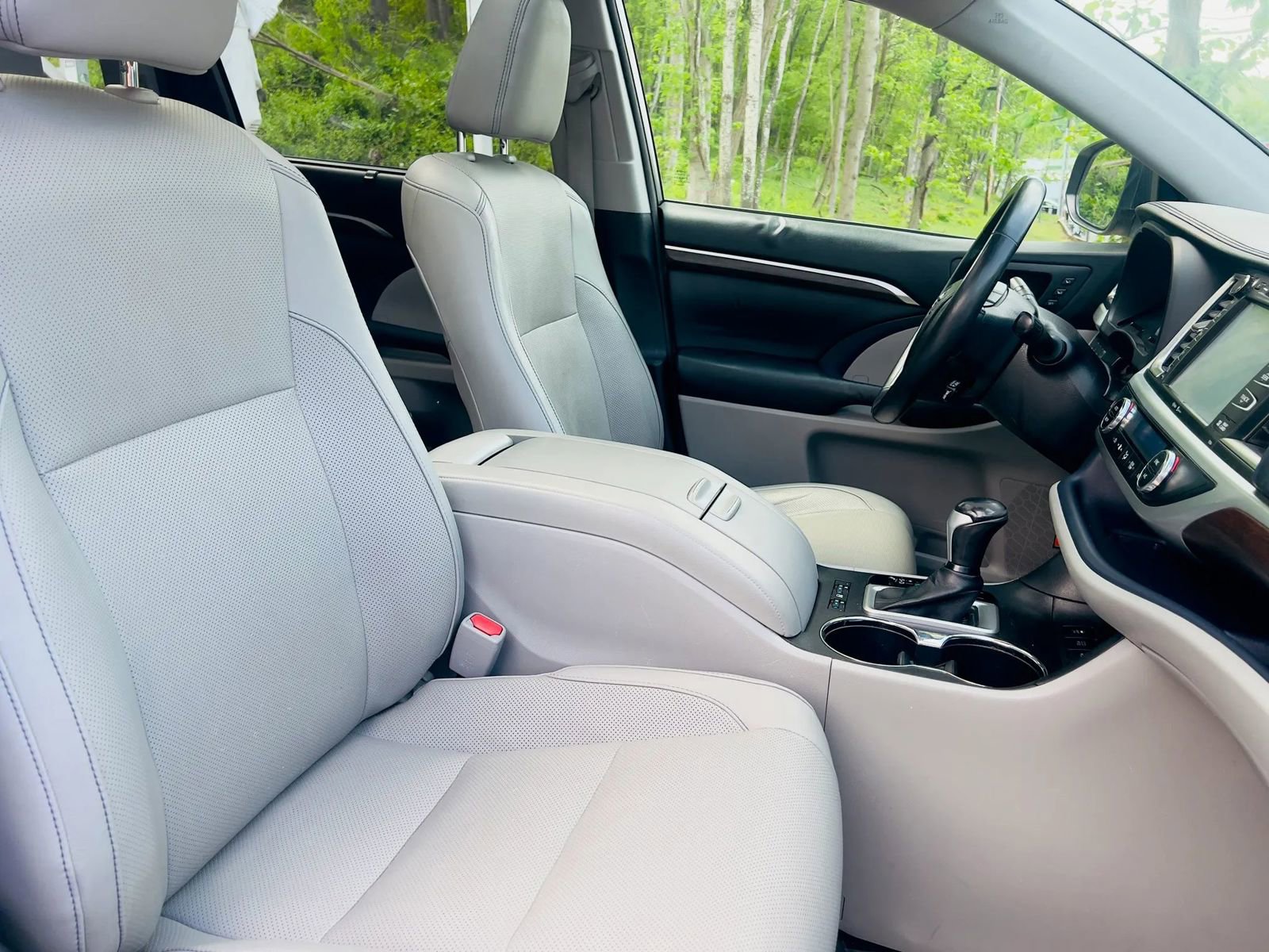 Used 2014 Toyota Highlander Limited Platinum AWD/4WD image 16