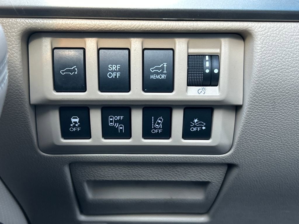 Used 2017 Subaru Outback 2.5i Limited image 12